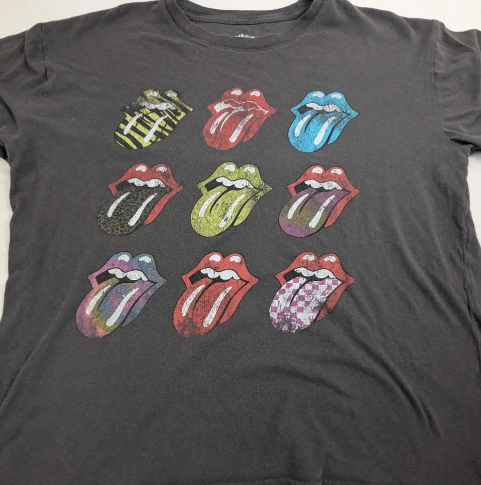 the Rolling Stones 9 Multi colored Tongues Grey Tee Size Medium